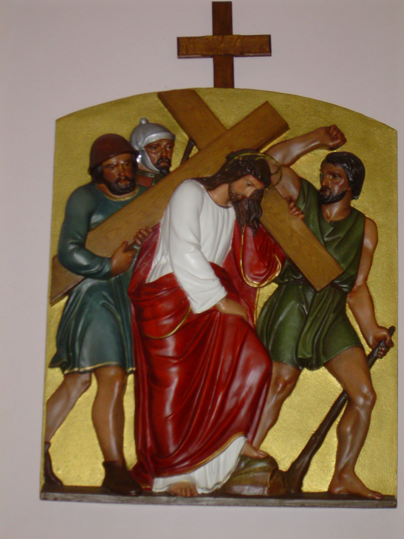 E 5 Simon de Cyrne aide Jsus  porter sa Croix.JPG