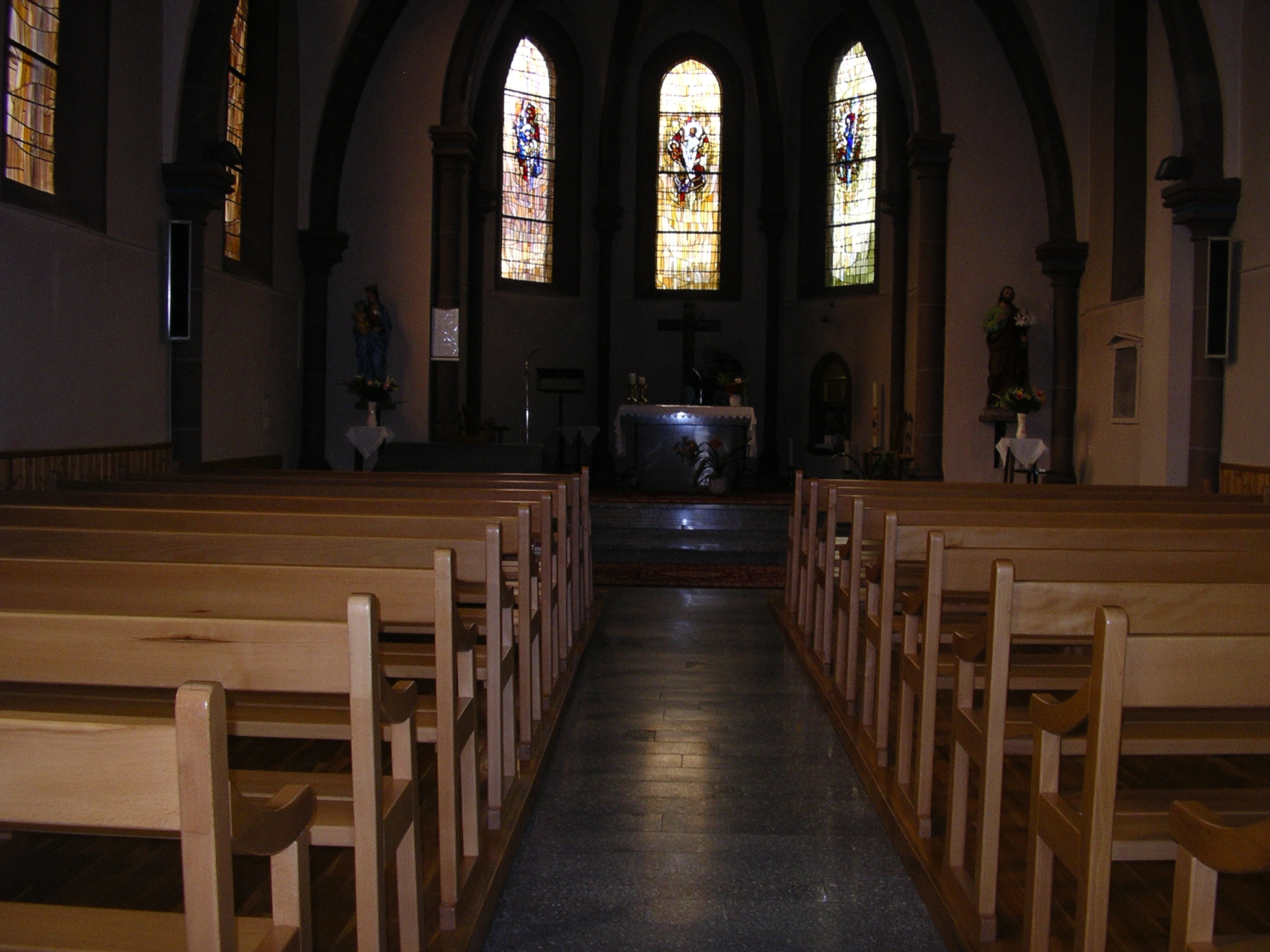 B) ENTREE DANS LA CHAPELLE.jpg